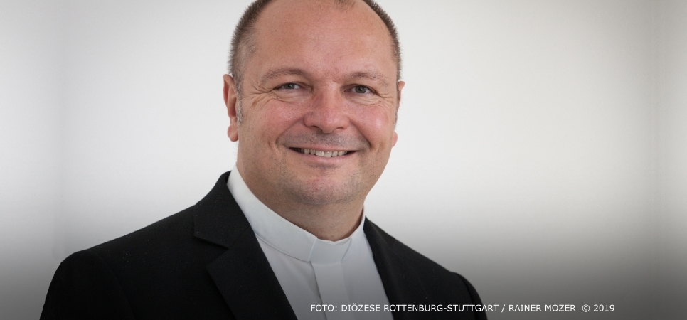 Neuer Weihbischof feiert erstes Pontifikalamt in Rottenburg