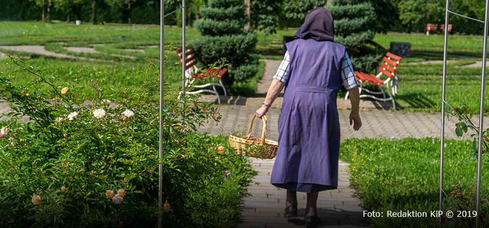 Wo Nonnen anpacken und zugreifen - zu Besuch im Klostergarten
