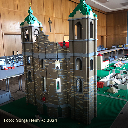 Hinein ins Baumeisterglück: Legokirche in Weingarten